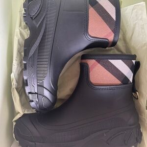 Burberry women rain boots